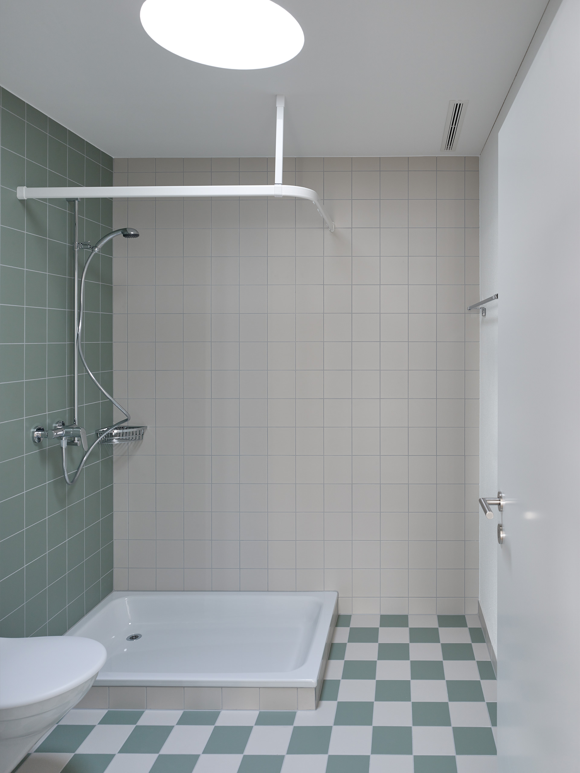 E18686 Alpa 080348 SCREEN